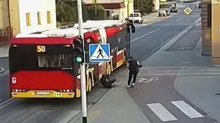 Dytter venninne ut i veien - s&aring; kommer bussen