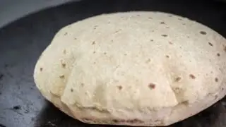 गरमा गर्म रोटी ठंडी के दिनों में खाओ दोस्तों एक दम नर्म रोटी 