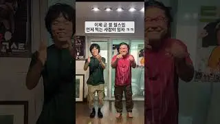 조롱 사이에 피어난 꽃