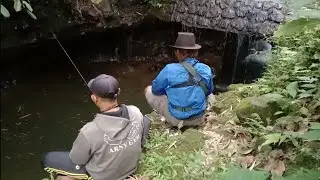 Live streaming mancing kali sebelah rumah