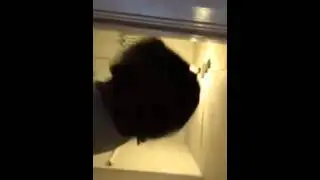 VMBO Kai sloopt zijn hotelkamer omdat deze niet goedgenoeg is
