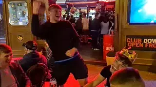 🇨🇿 🍺 🍻 🍺🍸🎶 PRAGUE NIGHTLIFE ON SATURDAY NIGHT, WALKING TOUR, CITY WALK, 4K60FPS