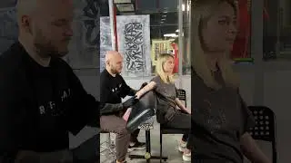 Как расположить клиента для татуировки на плече со всех сторон?