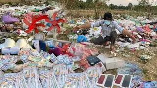 WoW ! Amazing man finding good thing at the trash and found a lot of good thing, money $$ and more