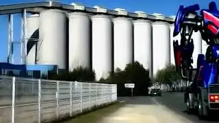 Un jour  une sur une route  au port de commerce de  la Rochelle- Pallice , proche des silos de bl&eacute;.