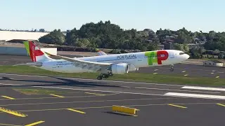 Airbus vs Mother Nature! Boeing 777 Fights the Storm During LaGuardia Landing