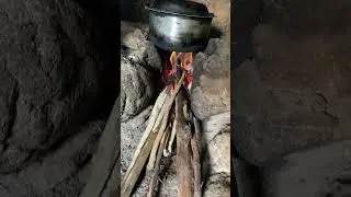 EVARA COOKING IN AN OPEN FIRE COOKER IN THE VILLAGE ! #village #food #cooking #trending