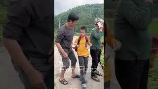 The boy honesty and cleverness save him from the bad situation 👦