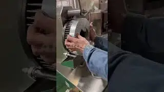 How CGN-208D semi-automatic capsule filling machine works?