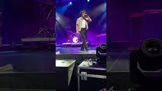 Empty heart shaped box Benson Boone live