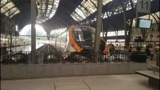 На вокзале Барселоны поезд врезался в отбойник