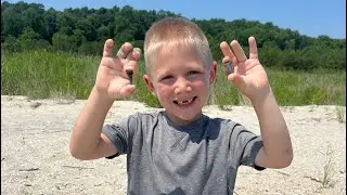 EP. 8 - Searching For Prehistoric Sharks Teeth At Flag Ponds Nature Park!