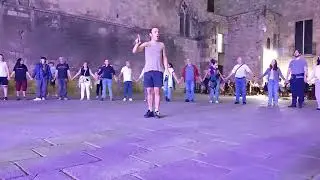 Sardana curta a la Plaça del Rei de BCN