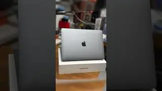 MacBook Air 💻 2020 M1 chip-8gb 256gb- battery status NORMAL-with original charger Box also