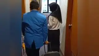 Conversation bellboy/concierge in hotel