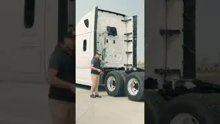 Что такое #Parksmart #freighliner #cascadia #shorts #trucking #fyp #cdl #review #features #cool