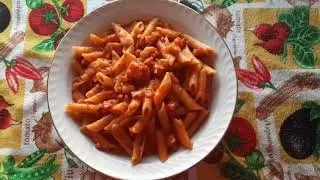 Macarrones con chorizo y jamón.