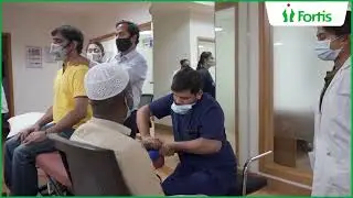 Physiotherapists showing their techniques l Fortis Hospital