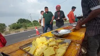 2500 લોકો ચાલતા ચાલતા ગાંઠિયા અને ઢોકળાંનો સ્વાદ માણતા જાય | સેવા કરનારાઓમા અનેરો ઉત્સાહ | માતાનો મઢ