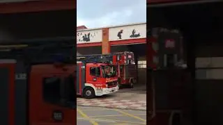 Суворі каталанські пожежники не цураються традицій)