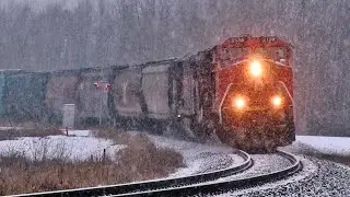 VIA Passenger And CN Freight Trains In Western Canada Thru Snowy Winter Weather ⚠️🥶
