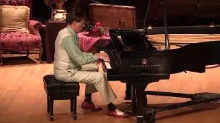 Bill Edwards performing 