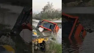 Skid-steer oh no #wtfoffroad #offroad #oops #skidsteer