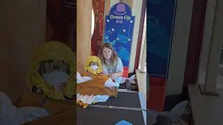 Лейф в полном наряде в детском музее О-Клэр