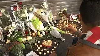 Attentats de Paris: sc&egrave;nes de recueillement devant le Petit-Cambodge &agrave; Paris