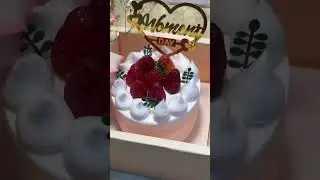 Flower and cake set for women's day #howtomakecakecreamathome #londoncakedesigner  #cakedecorating