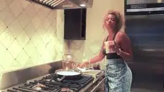 IN THE POT- Kelis Cooking Web Series- Mac N Cheese