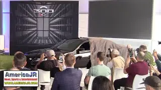 2023 Chrysler 300C unveiled before 2022 NAIAS in Detroit