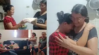 VEJA A EMOÇÃO DE JEANE NO ANIVERSÁRIO DE TÂNIA MAS MUITOS PRESENTES