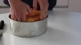 Come sformare una chiffon da uno stampo senza buco