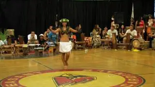 Melanee competing at Manahere I Ori Tahiti 2010