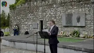 John McDonagh speaking at the grave of Wolftone in Bodenstown