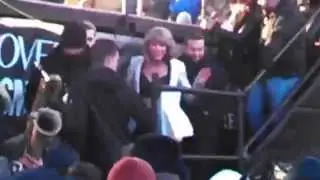 Taylor Swift stumbling on New Years Eve 2014