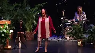 Cantor Debbi Ballard sings Ma Tovu at Yom Kippur 2017
