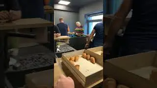 Pohodov&eacute; raňajky v na&scaron;om novom SHOWROOME: Vynikaj&uacute;ca k&aacute;va, lahodn&yacute; snack a okamihy pohody.