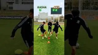 👻 Who touches the ball first?🤔 Kasha vs Art✌️ #football #soccer #funny #footballshorts #boy