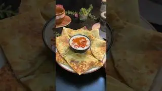 Kabhi Ye Khaya Hai?? 💕🤤 #hummus #pitabread #hummusrecipe #snackideas #snacksrecipe #snacks #food