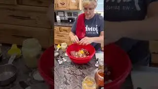 SUPER EASY MEATLOAF RECiPE 😋😉 #justthebells10 #cooking #meatloaf #shortscreator