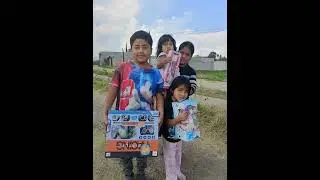 Entrega de unos presentes por Roy Kevin Hern&aacute;ndez Cano, les desea feliz Navidad.