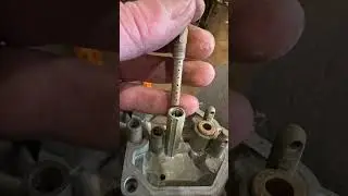 Honda xr250r carburetor cleaning. #hondaxr #carburator #dirtbike #legend