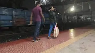 Long compartment goods train at heavy duty time 