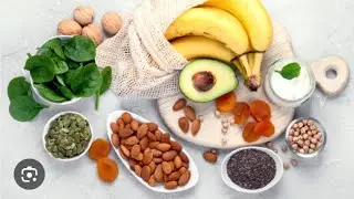 breakfast Greek yogurt berries Nuts like Almonds walnuts pistachios bananas or 🍎 protein Fiber