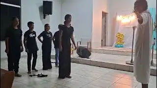 Cadeias quebrar. Teatro!