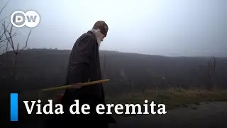 O homem que largou tudo e vive isolado em caverna na Europa