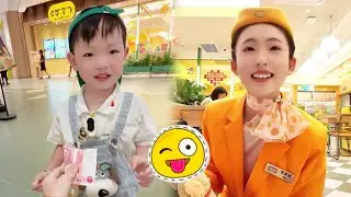 2岁宝宝第一视角买猪扒饭，小姐姐不仅好看，还超级温柔 #人类幼崽 #奶声奶气 #大家乐金饭卡