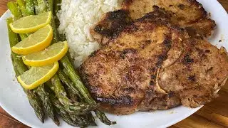 PAN SEARED PORK CHOPS W/ LEMON PARMESAN ASPARAGUS! Never Have Dry Pork Chops Again!